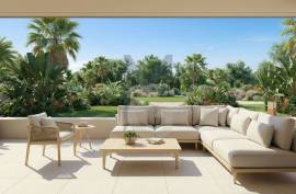 3-beds apartment with two terraces, in a condominium with swimming pool