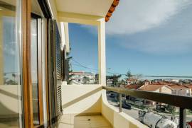 Moradia T3 com jardim privativo e garagem em Alvide, Alcabideche.