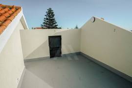 Moradia T3 com jardim privativo e garagem em Alvide, Alcabideche.