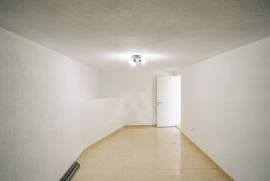 Moradia T3 com jardim privativo e garagem em Alvide, Alcabideche.
