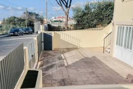 Moradia T3 com jardim privativo e garagem em Alvide, Alcabideche.