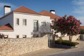 Apartamento T2 novo com garagem, terraço e condomínio fechado em Alcoitão, Cascais.