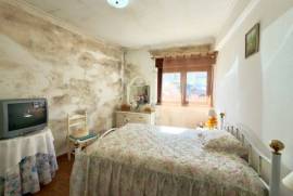 Apartamento T2 em Cascais com luz natural e excelentes acessos para remodelar