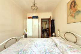 Apartamento T2 em Cascais com luz natural e excelentes acessos para remodelar