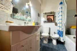 Apartamento T2 em Cascais com luz natural e excelentes acessos para remodelar