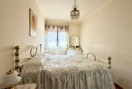 Apartamento T2 em Cascais com luz natural e excelentes acessos para remodelar