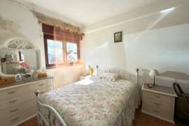 Apartamento T2 em Cascais com luz natural e excelentes acessos para remodelar