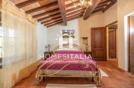 Authentic Tuscan farmhouse with pool, garden & panoramic views Authentic Tuscan farmhouse with pool, garden & panoramic views