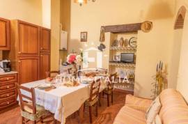 Authentic Tuscan farmhouse with pool, garden & panoramic views Authentic Tuscan farmhouse with pool, garden & panoramic views