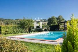Authentic Tuscan farmhouse with pool, garden & panoramic views Authentic Tuscan farmhouse with pool, garden & panoramic views