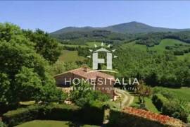 Authentic Tuscan farmhouse with pool, garden & panoramic views Authentic Tuscan farmhouse with pool, garden & panoramic views