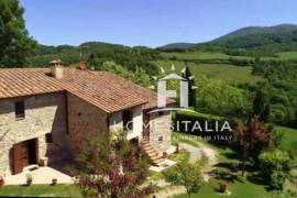 Authentic Tuscan farmhouse with pool, garden & panoramic views Authentic Tuscan farmhouse with pool, garden & panoramic views