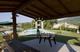 Authentic Tuscan farmhouse with pool, garden & panoramic views Authentic Tuscan farmhouse with pool, garden & panoramic views