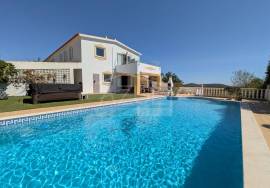 Renovated 4-Bed Quality Villa with Pool & Sea Views – Soalheira, Loulé Renovated 4-Bed Quality Villa with Pool & Sea Views – Soalheira, Loulé