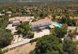 Renovated 4-Bed Quality Villa with Pool & Sea Views – Soalheira, Loulé Renovated 4-Bed Quality Villa with Pool & Sea Views – Soalheira, Loulé