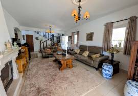 Renovated 4-Bed Quality Villa with Pool & Sea Views – Soalheira, Loulé Renovated 4-Bed Quality Villa with Pool & Sea Views – Soalheira, Loulé
