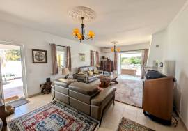 Renovated 4-Bed Quality Villa with Pool & Sea Views – Soalheira, Loulé Renovated 4-Bed Quality Villa with Pool & Sea Views – Soalheira, Loulé