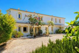 Renovated 4-Bed Quality Villa with Pool & Sea Views – Soalheira, Loulé Renovated 4-Bed Quality Villa with Pool & Sea Views – Soalheira, Loulé
