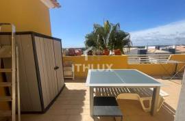 Beautifully Presented 2-Bedroom Apartment with Roof Terrace, Sea Views & Pool Beautifully Presented 2-Bedroom Apartment with Roof Terrace, Sea Views & Pool