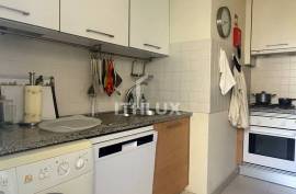 Beautifully Presented 2-Bedroom Apartment with Roof Terrace, Sea Views & Pool Beautifully Presented 2-Bedroom Apartment with Roof Terrace, Sea Views & Pool