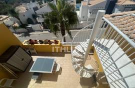 Beautifully Presented 2-Bedroom Apartment with Roof Terrace, Sea Views & Pool Beautifully Presented 2-Bedroom Apartment with Roof Terrace, Sea Views & Pool