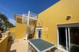 Beautifully Presented 2-Bedroom Apartment with Roof Terrace, Sea Views & Pool Beautifully Presented 2-Bedroom Apartment with Roof Terrace, Sea Views & Pool