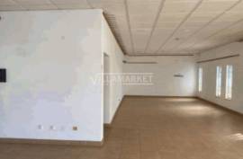 Set of 2 interconnected bank stores totaling 145 m2 located in Rossio to the South of the Tagus, Abrantes