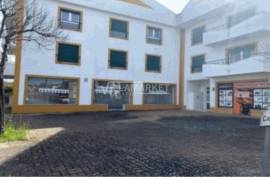 Set of 2 interconnected bank stores totaling 145 m2 located in Rossio to the South of the Tagus, Abrantes