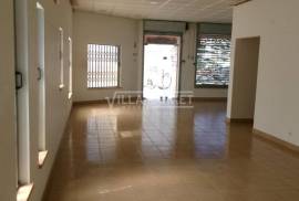 Set of 2 interconnected bank stores totaling 145 m2 located in Rossio to the South of the Tagus, Abrantes
