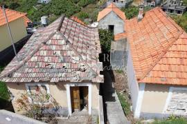 Charming and Versatile Property in Calheta Charming and Versatile Property in Calheta