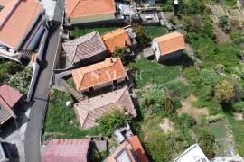 Charming and Versatile Property in Calheta Charming and Versatile Property in Calheta