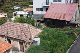 Charming and Versatile Property in Calheta Charming and Versatile Property in Calheta
