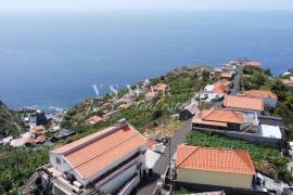 Charming and Versatile Property in Calheta Charming and Versatile Property in Calheta