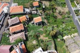 Charming and Versatile Property in Calheta Charming and Versatile Property in Calheta