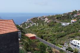 Charming and Versatile Property in Calheta Charming and Versatile Property in Calheta