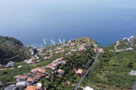 Charming and Versatile Property in Calheta Charming and Versatile Property in Calheta