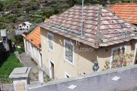 Charming and Versatile Property in Calheta Charming and Versatile Property in Calheta