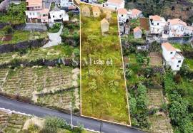 Charming and Versatile Property in Calheta