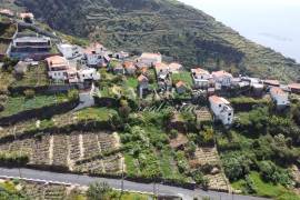Charming and Versatile Property in Calheta Charming and Versatile Property in Calheta