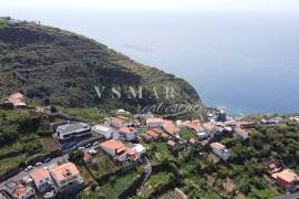 Charming and Versatile Property in Calheta Charming and Versatile Property in Calheta