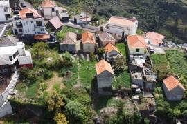 Charming and Versatile Property in Calheta Charming and Versatile Property in Calheta