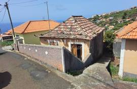 Charming and Versatile Property in Calheta Charming and Versatile Property in Calheta