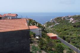 Charming and Versatile Property in Calheta Charming and Versatile Property in Calheta