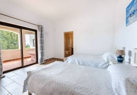 Frontline villa with sea views and private pool in Santo António Golf Resort