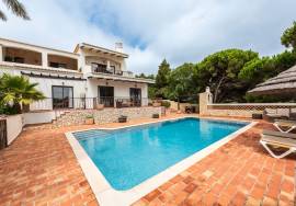 Frontline villa with sea views and private pool in Santo António Golf Resort