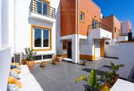 Exceptional 4 bed Villa with Private Pool & Sea-View Terrace in Tavira