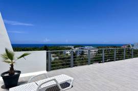 4-Bedroom Penthouse For A Surfer Family 4-Bedroom Penthouse For A Surfer Family