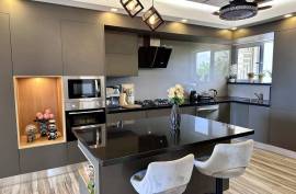 4-Bedroom Penthouse For A Surfer Family 4-Bedroom Penthouse For A Surfer Family