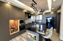 4-Bedroom Penthouse For A Surfer Family 4-Bedroom Penthouse For A Surfer Family
