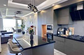 4-Bedroom Penthouse For A Surfer Family 4-Bedroom Penthouse For A Surfer Family